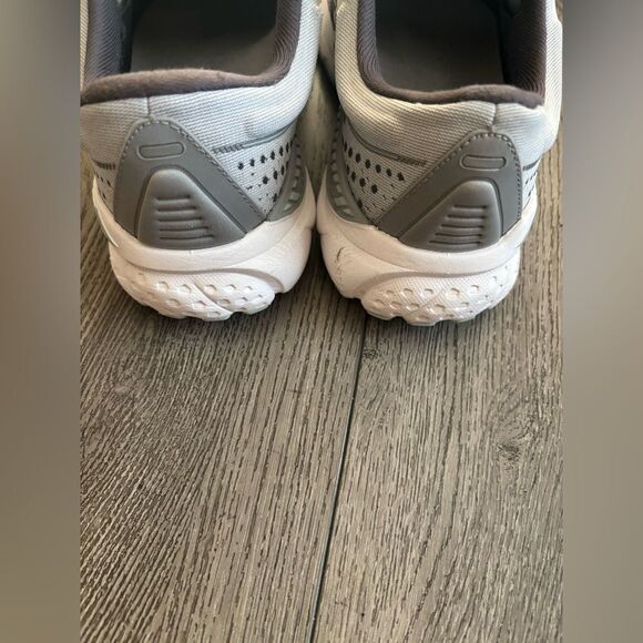 Brooks Gray Running Shoes - Picture 4 of 10